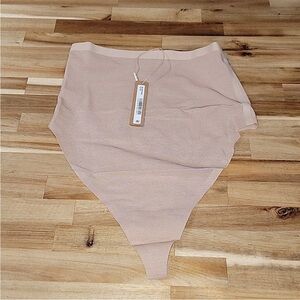 SKIMS Kim Kardashian Women's Medium High Waist Thong Panties New w/ Tags! Clay